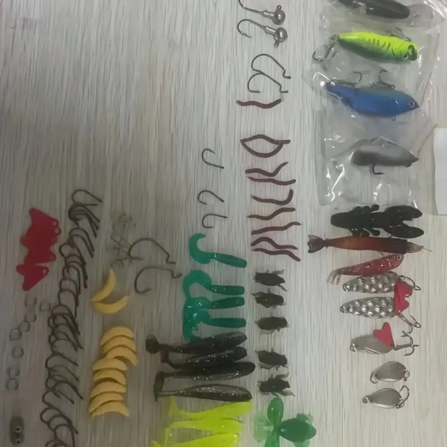 Freshwater Lure And Tackle Kit